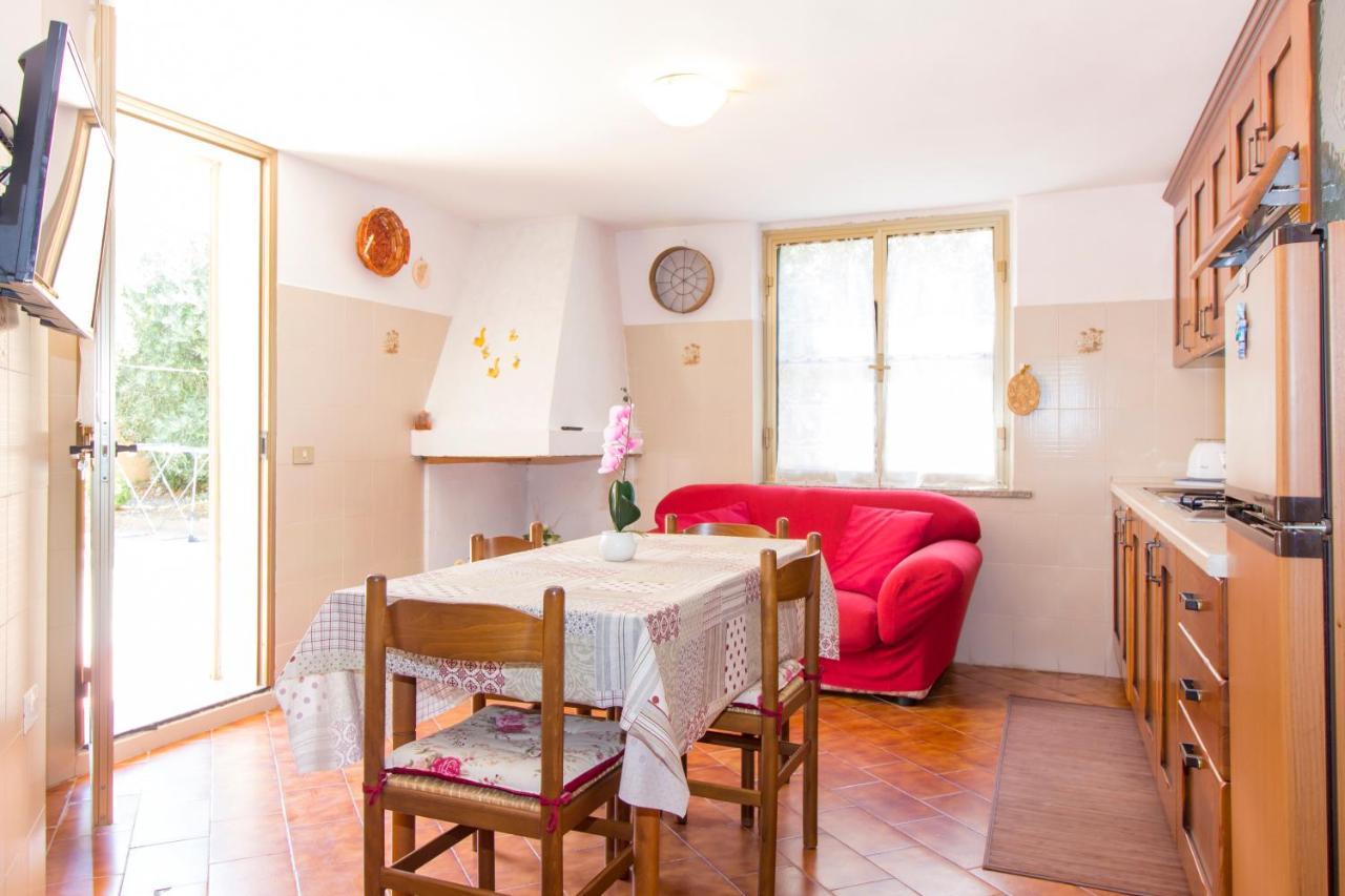 Appartamenti In Villa Con Ampio Giardino Esterno 포사타 외부 사진